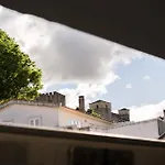 Group-Friendly 4Br Lisbon Duplex Castle View