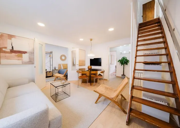 Group-Friendly 4Br Lisbon Duplex Castle View
