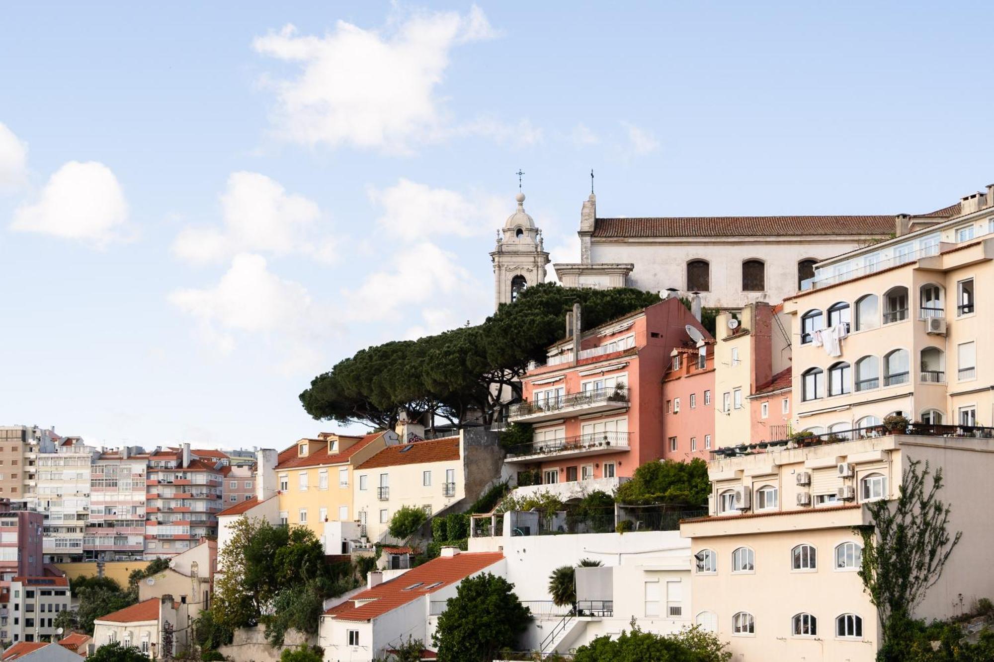 Group-Friendly 4Br Lisbon Duplex Castle View *