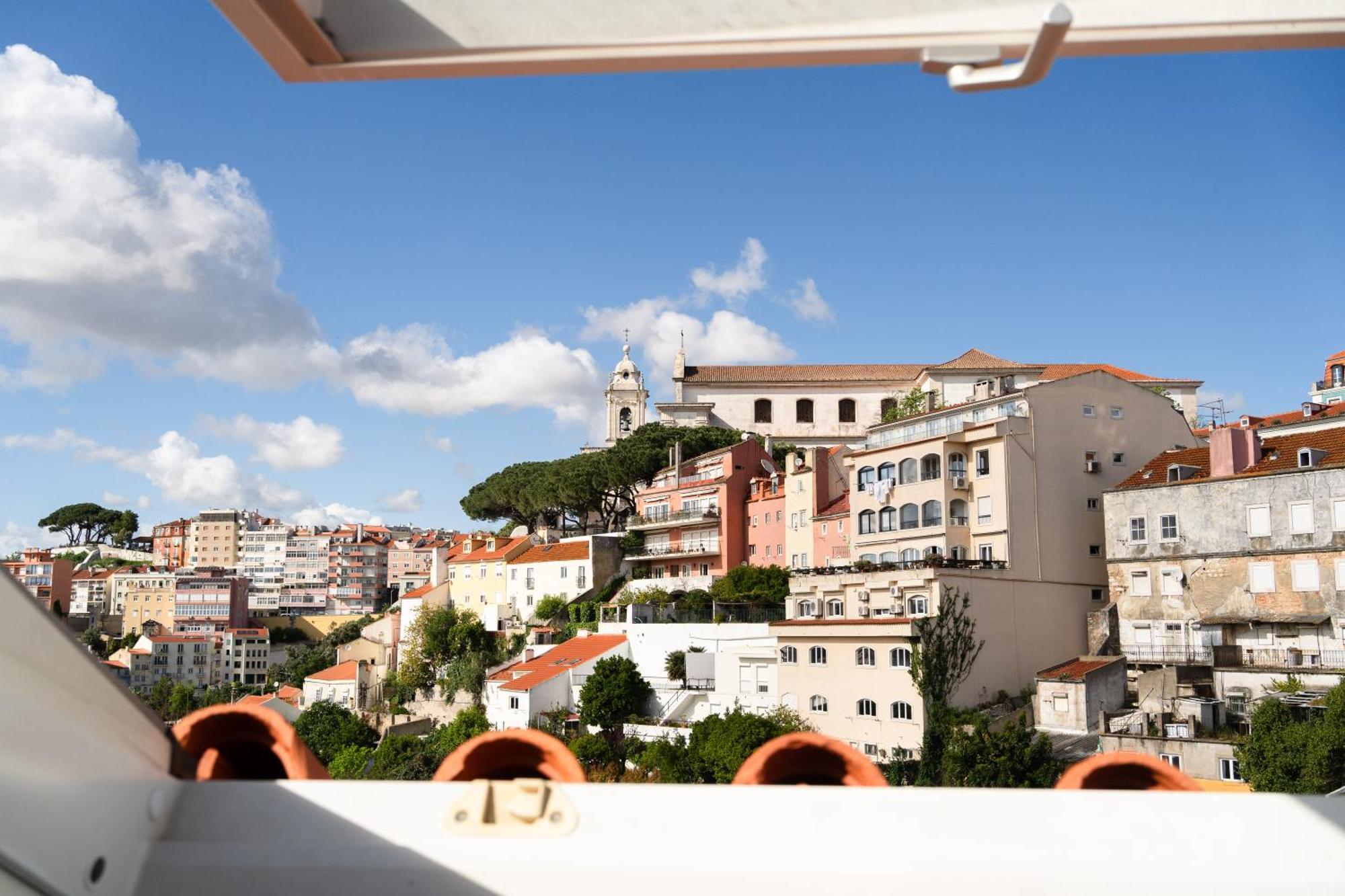 Group-Friendly 4Br Lisbon Duplex Castle View Lisboa