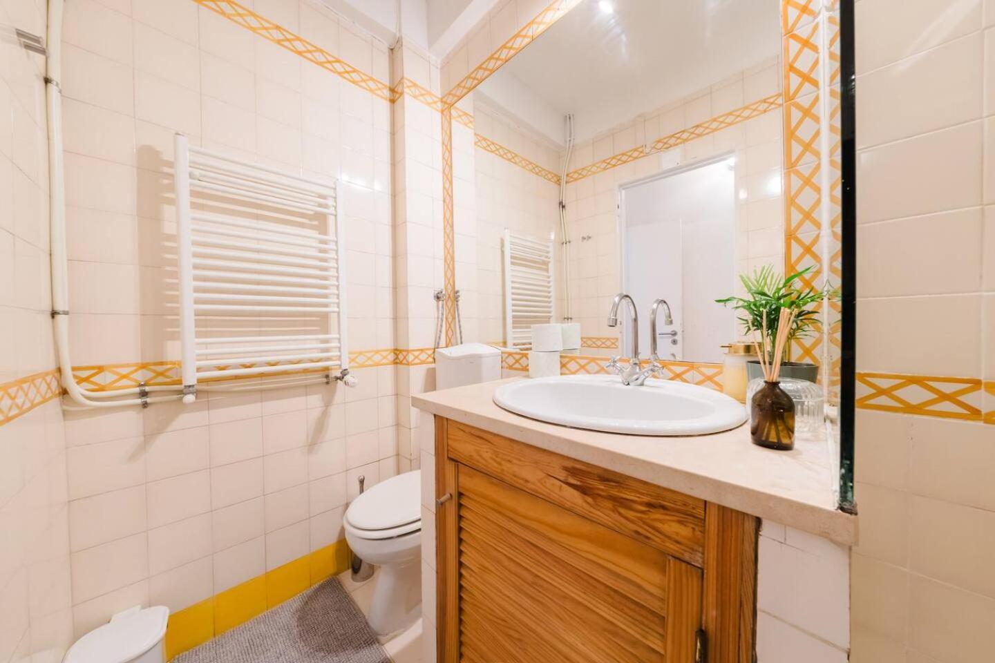 Group-Friendly 4Br Lisbon Duplex Castle View