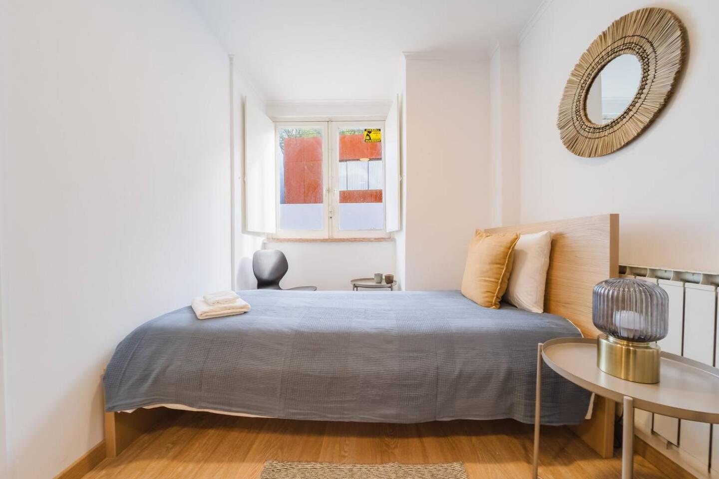 Group-Friendly 4Br Lisbon Duplex Castle View *