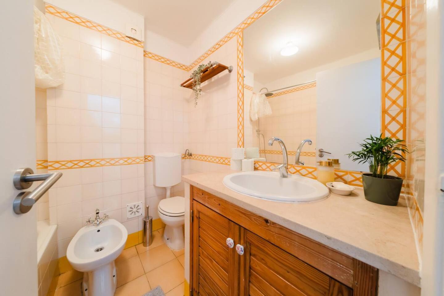 Group-Friendly 4Br Lisbon Duplex Castle View * Lisboa