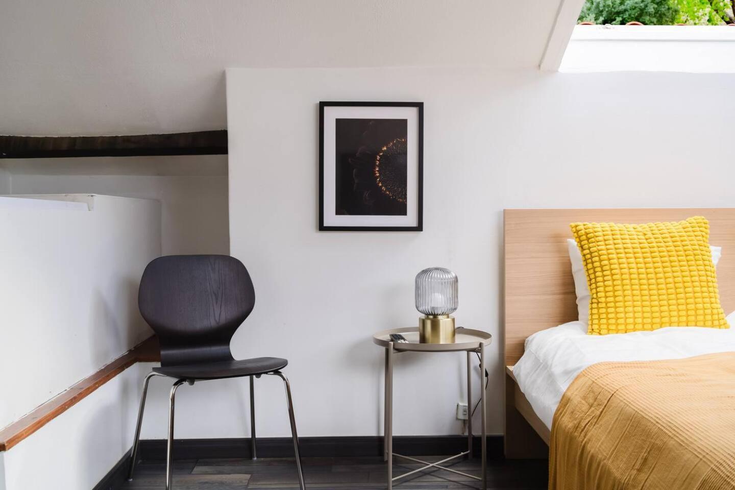 Group-Friendly 4Br Lisbon Duplex Castle View * Lisboa
