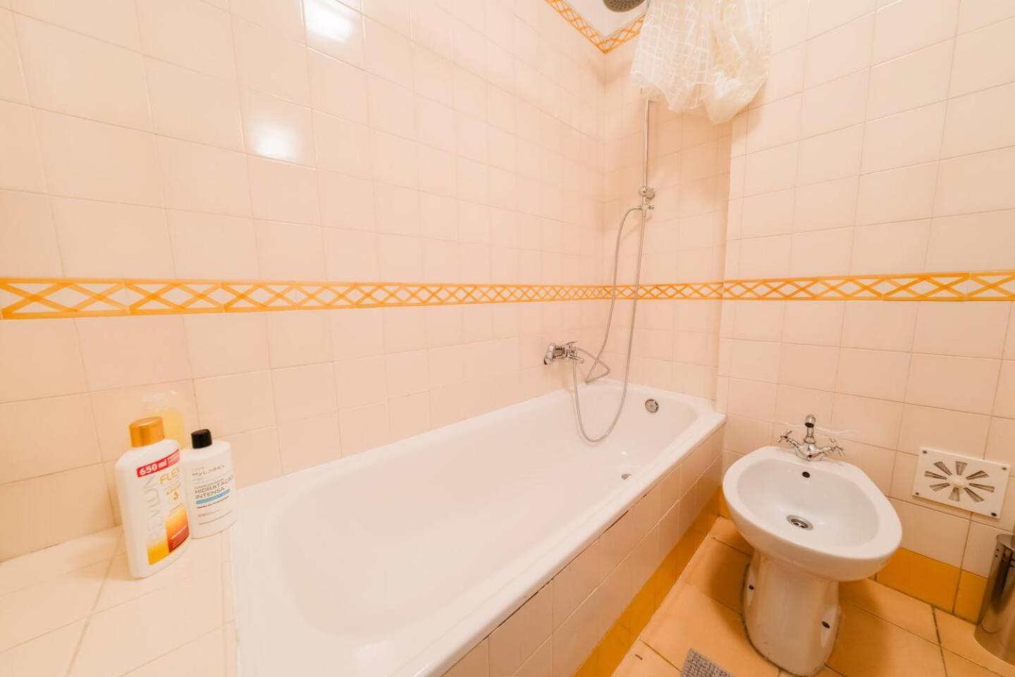 Apartamento Group-Friendly 4Br Lisbon Duplex Castle View