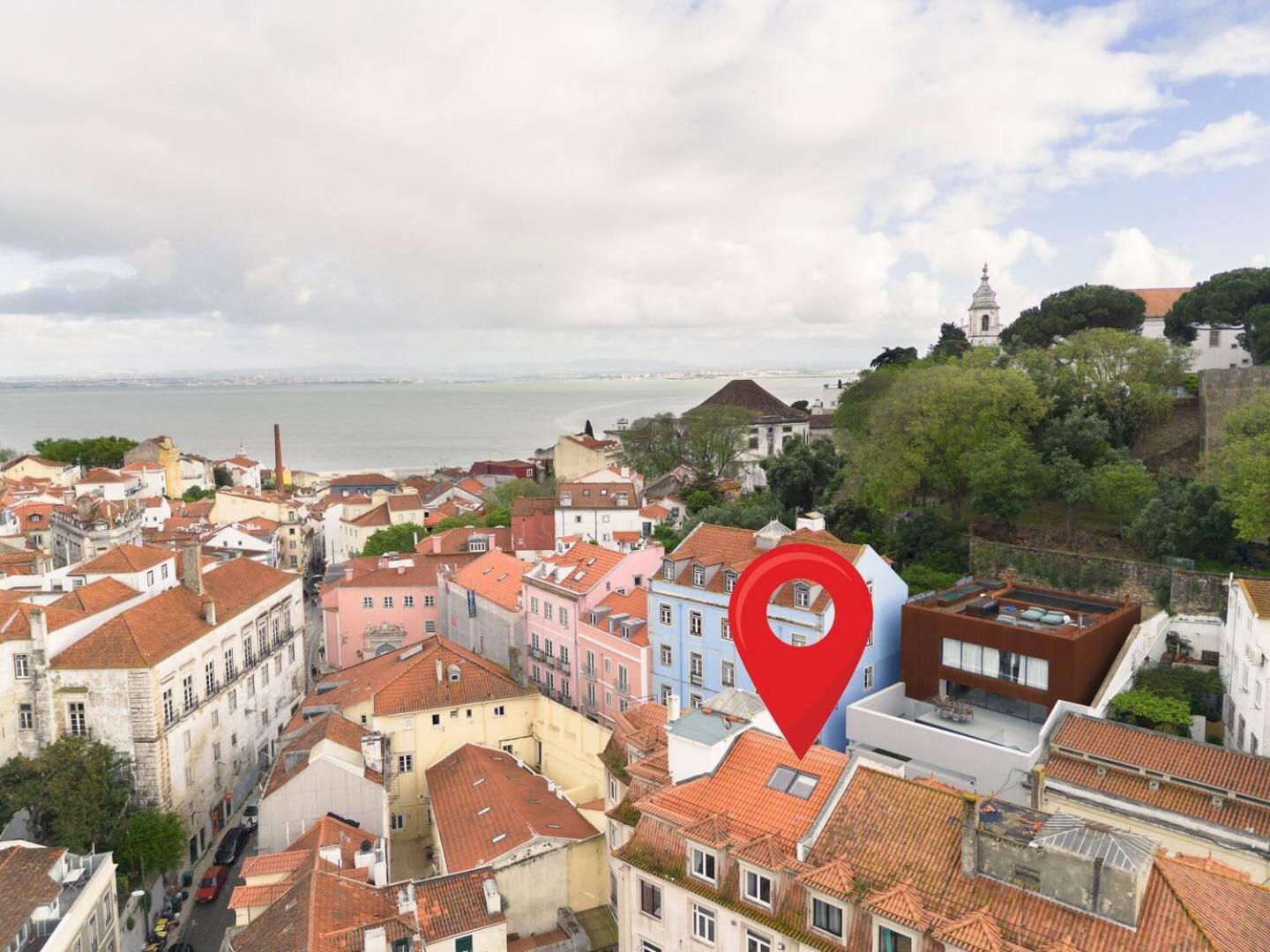 Group-Friendly 4Br Lisbon Duplex Castle View