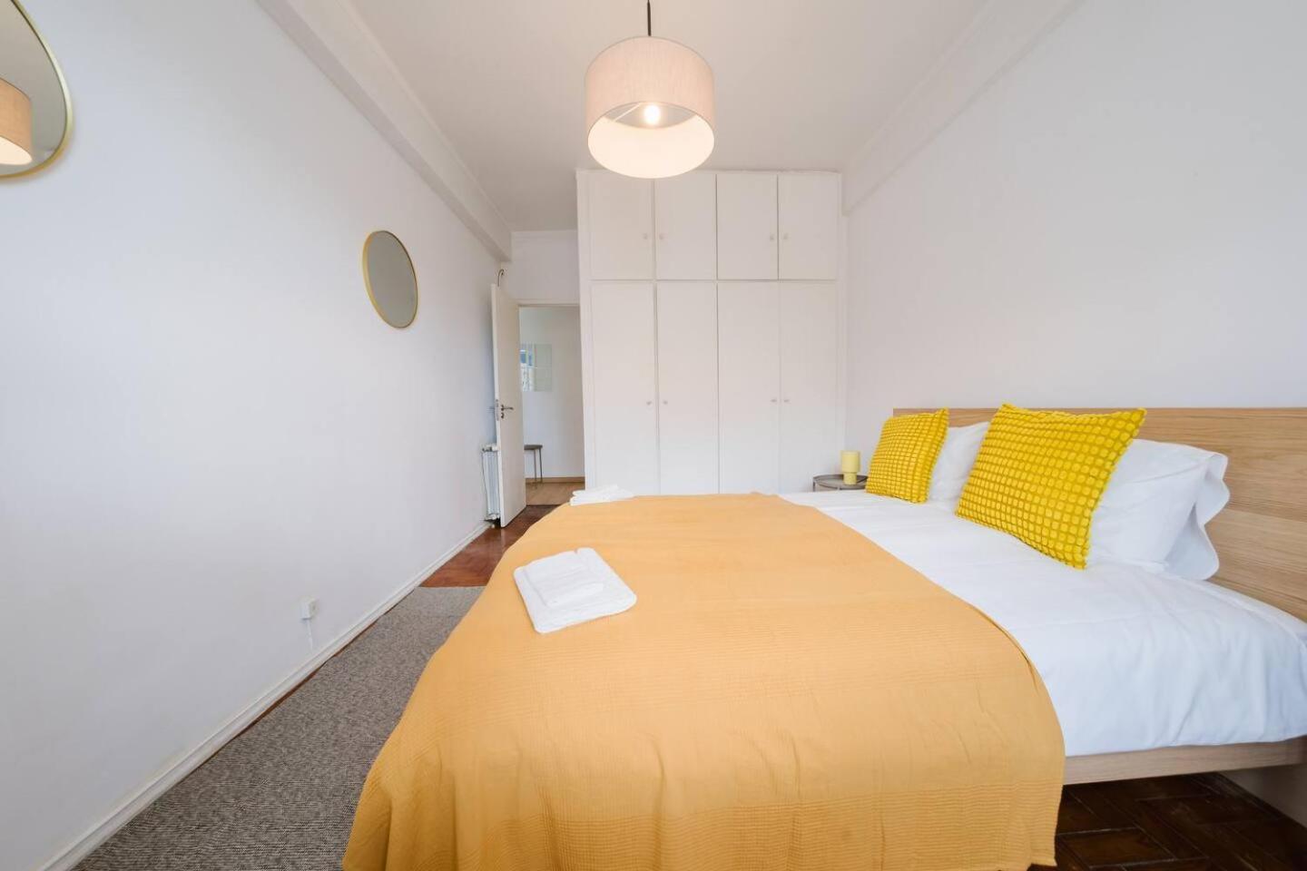 Group-Friendly 4Br Lisbon Duplex Castle View