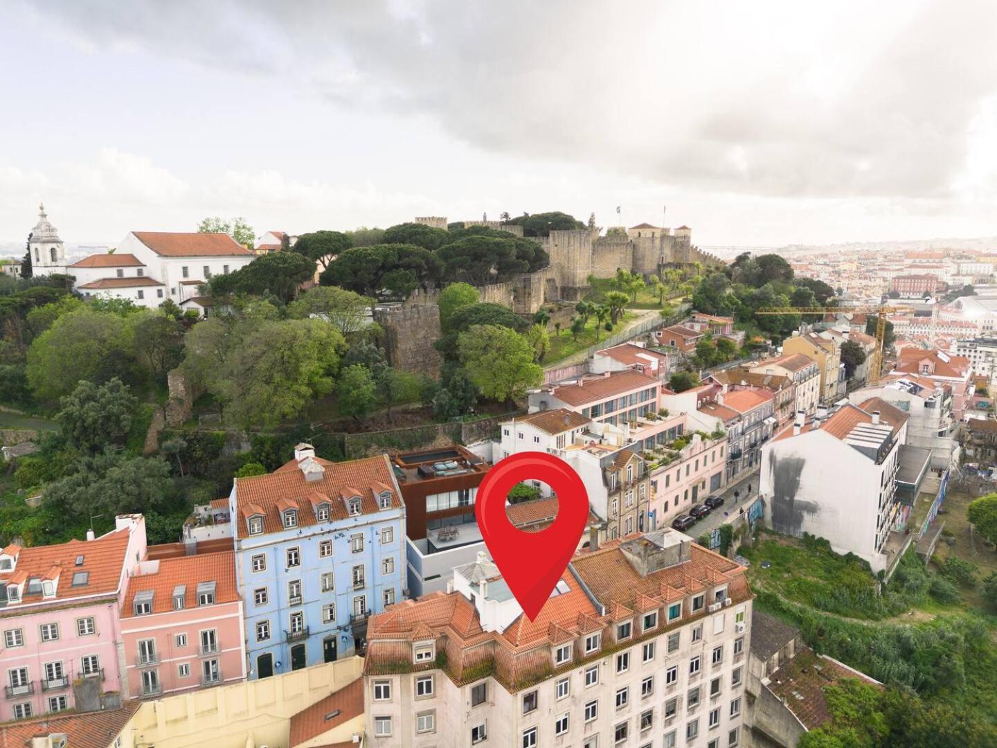 Group-Friendly 4Br Lisbon Duplex Castle View *