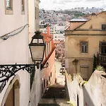 Group-Friendly 4Br Lisbon Duplex Castle View