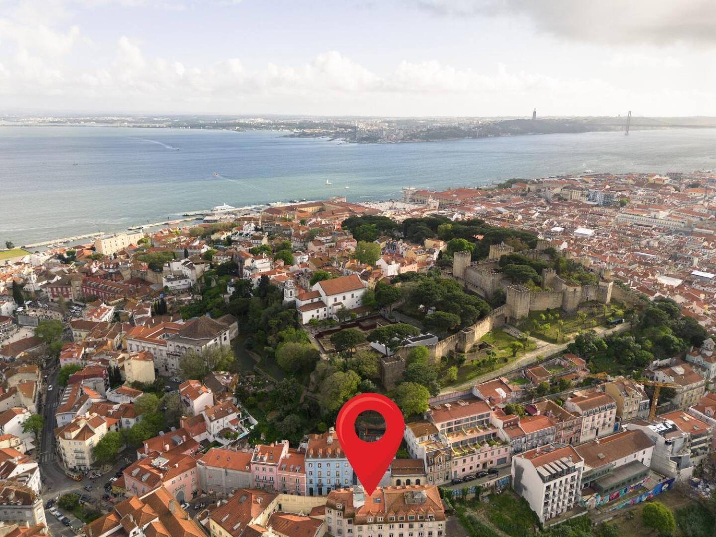 Group-Friendly 4Br Lisbon Duplex Castle View Lisbon