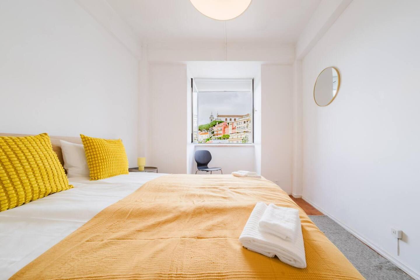Group-Friendly 4Br Lisbon Duplex Castle View * Lisbon